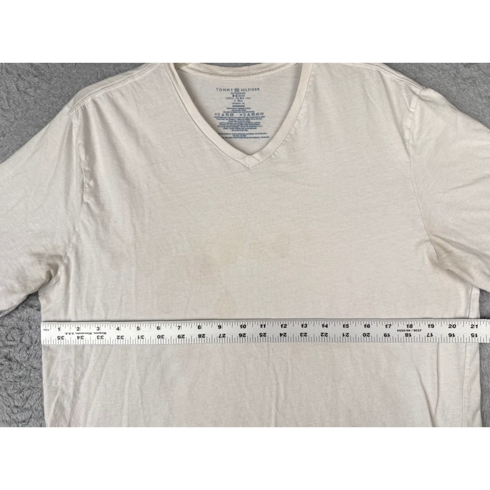 Tommy Hilfiger Tommy Hilfiger Shirt Adult XL White V-Neck Cotton Short Sleeve Jersey Logo Embroidered Mens T-Shirt Central American? Size US XL / EU 56 / 4 - 7 Thumbnail