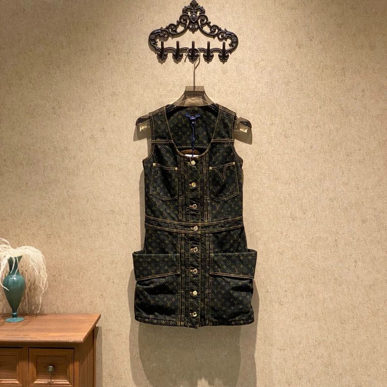Louis Vuitton Louis Vuitton 25fw Hot Style Black Gold Old Flower Full Pr Size XXS / US 00 / IT 34 - 2 Thumbnail