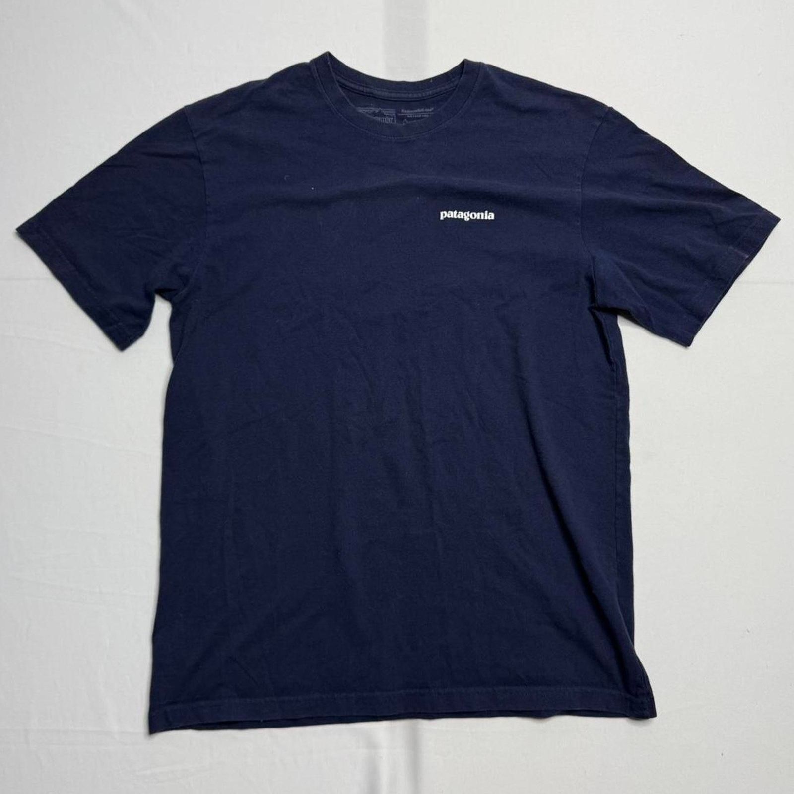 Patagonia Patagonia Navy T-Shirt With Fish graphic Logo Size M Size US M / EU 48-50 / 2 - 1 Thumbnail