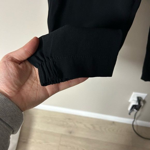 Aritzia Aritzia Black Babaton Dexter Tapered Crepe Pants Size 26" / US 2 / IT 38 - 2 Thumbnail