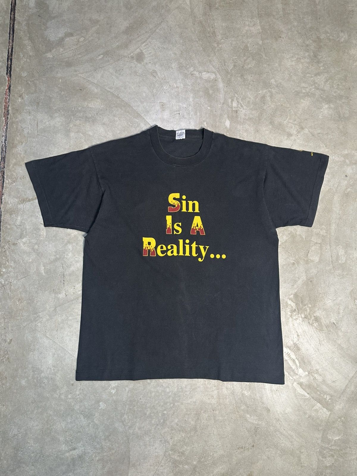 Fruit Of The Loom × Vintage Vintage "Sin Is A Reality" Graphic T-Shirt Size US XL / EU 56 / 4 - 1 Thumbnail