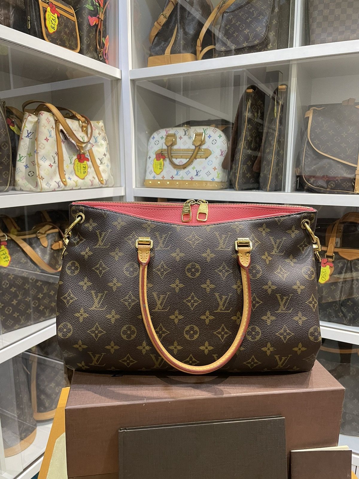Louis Vuitton AUTHENTIC LOUIS VUITTON MONOGRAM PALLAS MM HANDBAG Size ONE SIZE - 8 Thumbnail