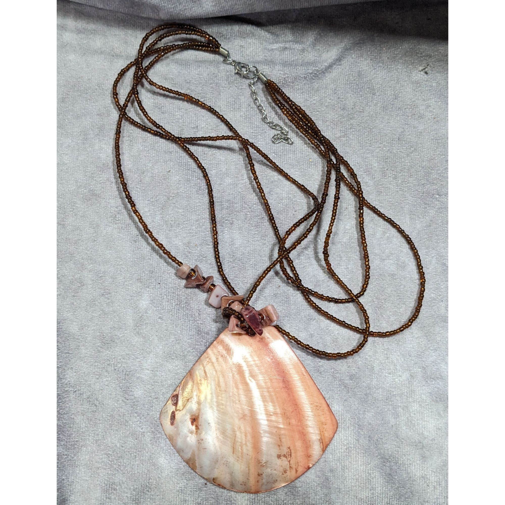 Other Vintage Mermaidcore Brown Shell And Glass Beaded Pendant Nec Size ONE SIZE - 6 Thumbnail