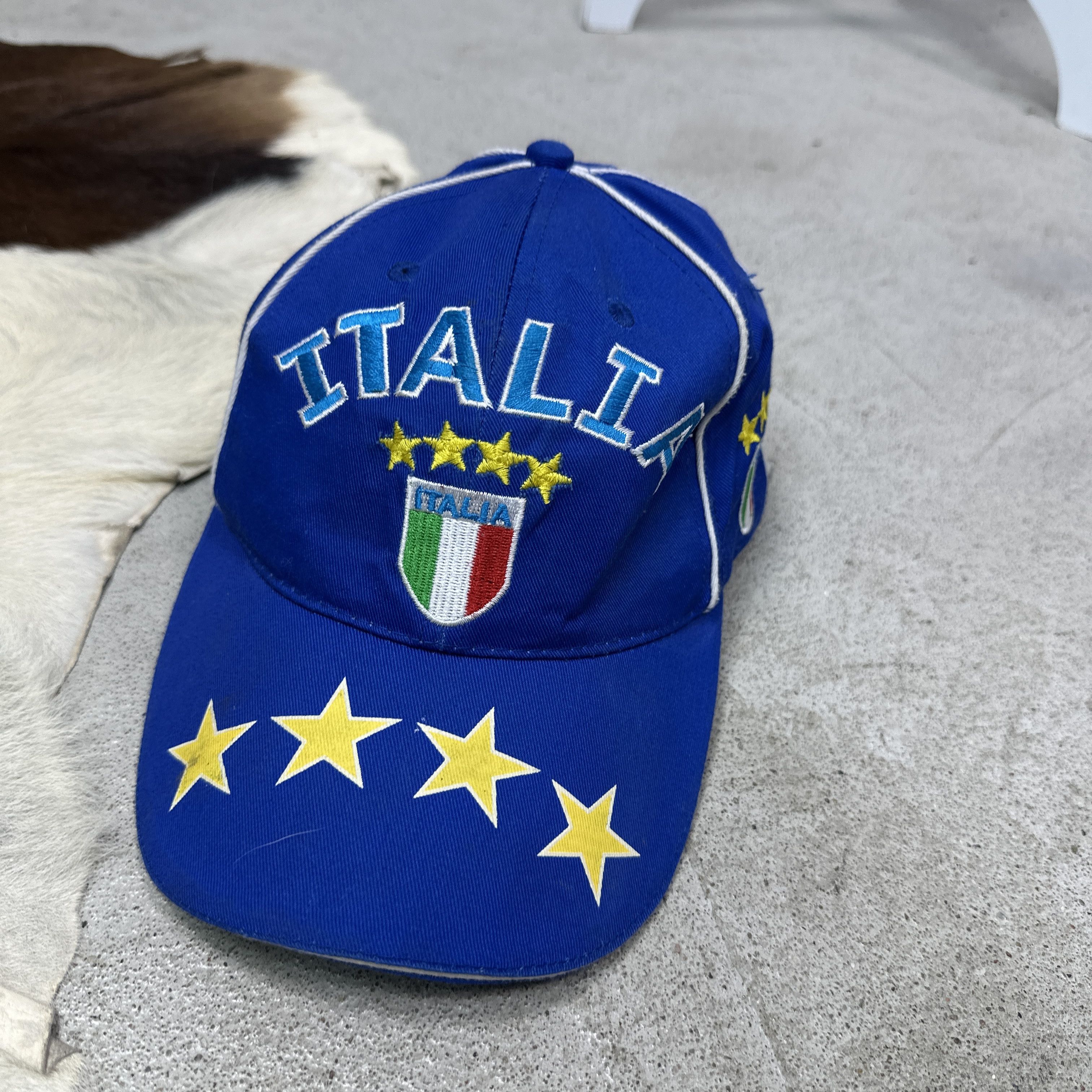 Vintage Vintage Streetwear Sporty Blokecore Italia Hat Y2K Size ONE SIZE - 2 Thumbnail