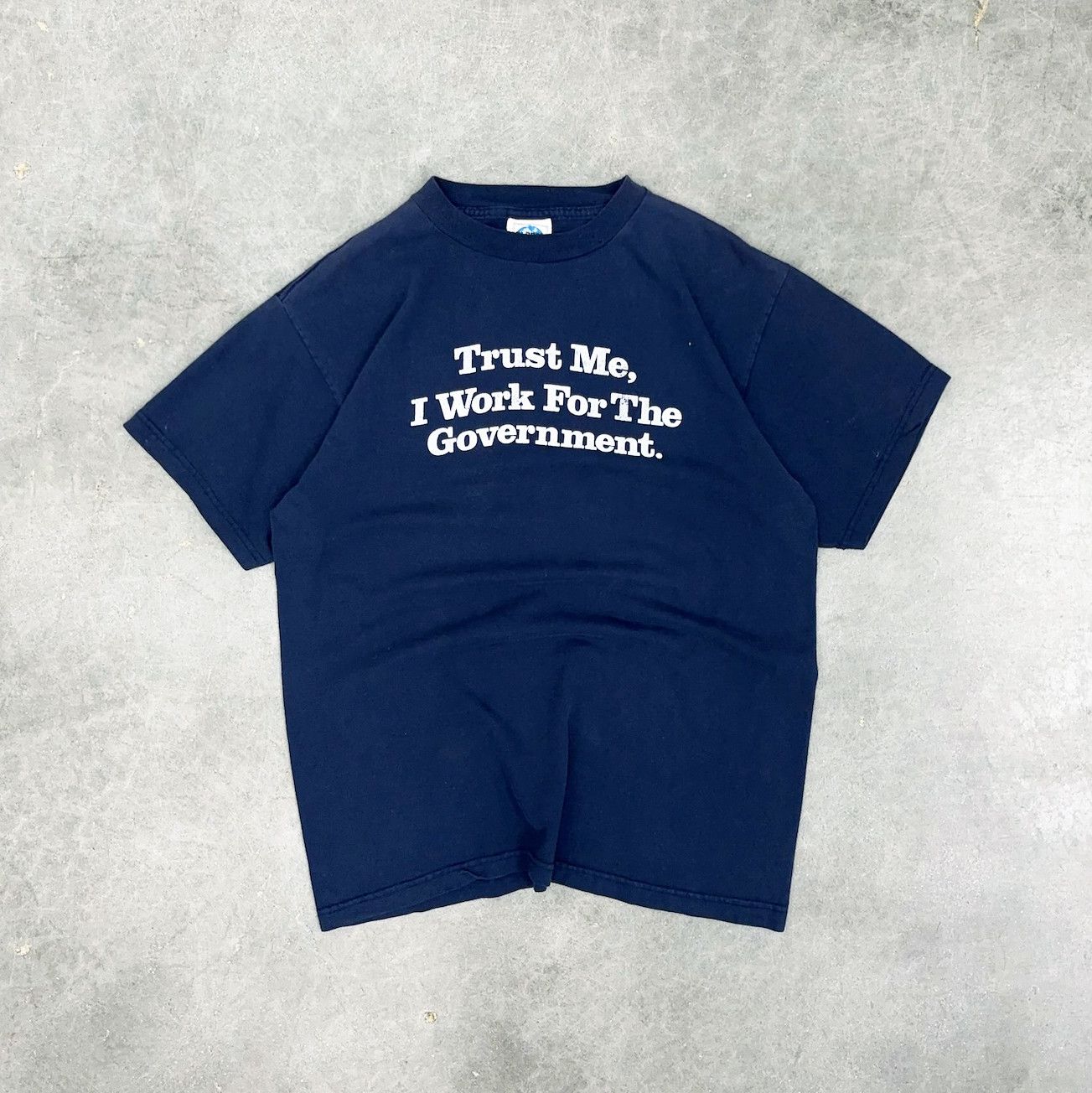 Vintage Vintage 90s Trust Me T-Shirt Size US L / EU 52-54 / 3 - 1 Thumbnail