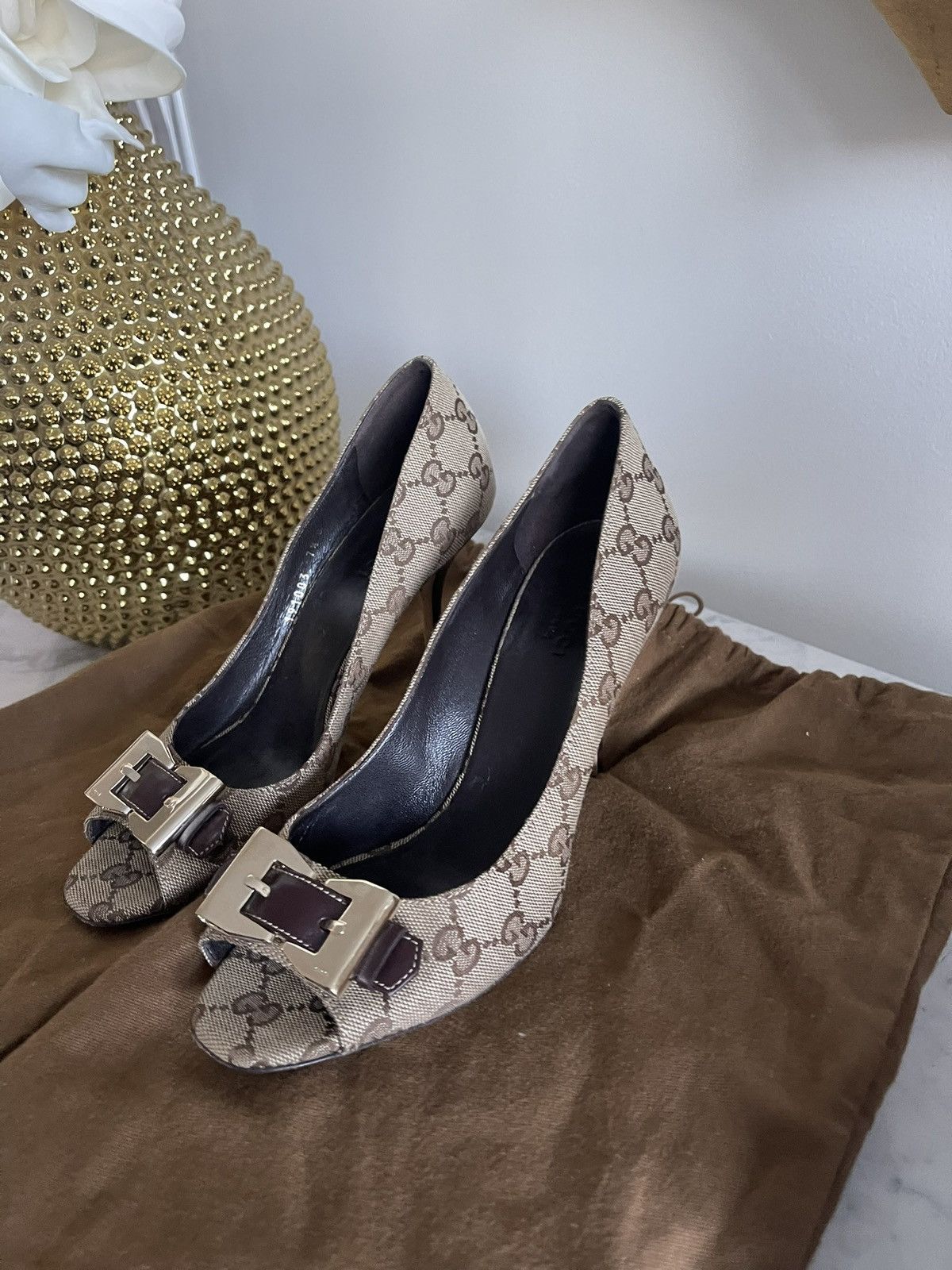 Gucci × Vintage Vintage Gucci Monogram Canvas Leather Heels Pumps Size US 7.5 / IT 37.5 - 4 Thumbnail