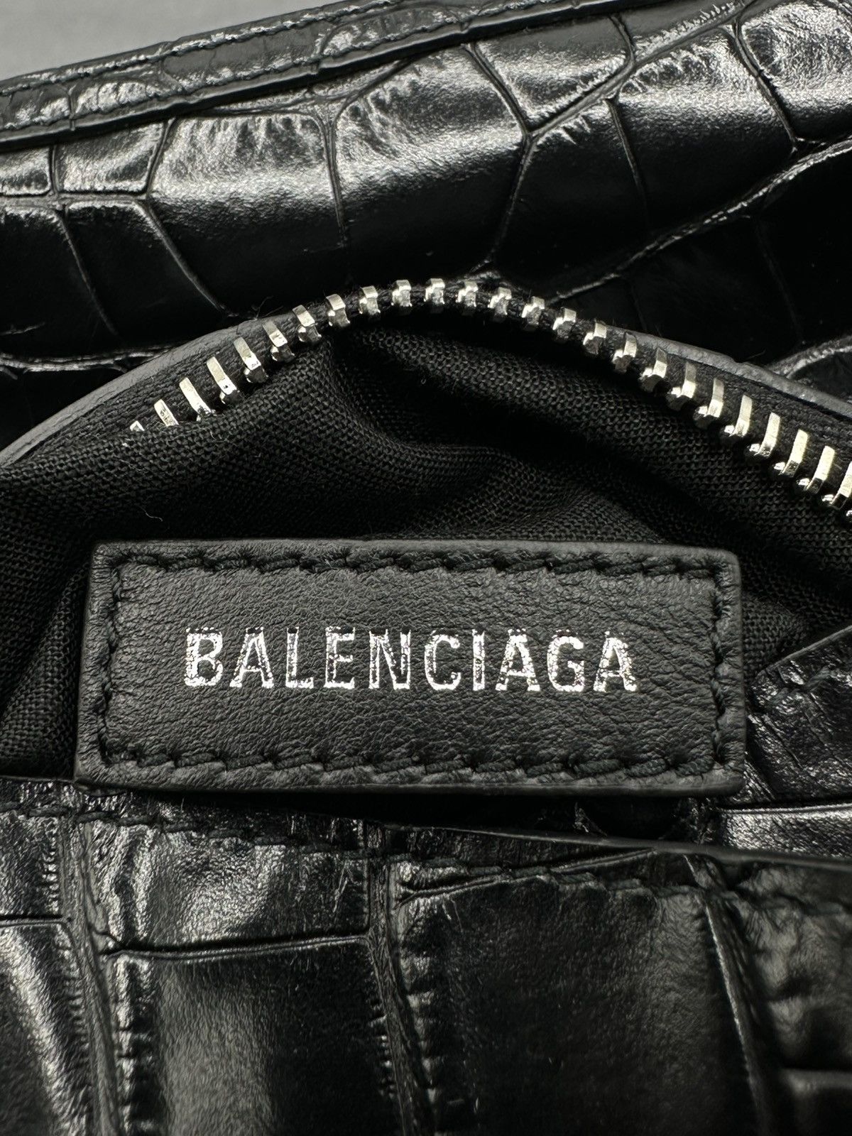 Balenciaga Balenciaga Black Croc Embossed Big Superbusy Sling Bag Size ONE SIZE - 13 Thumbnail