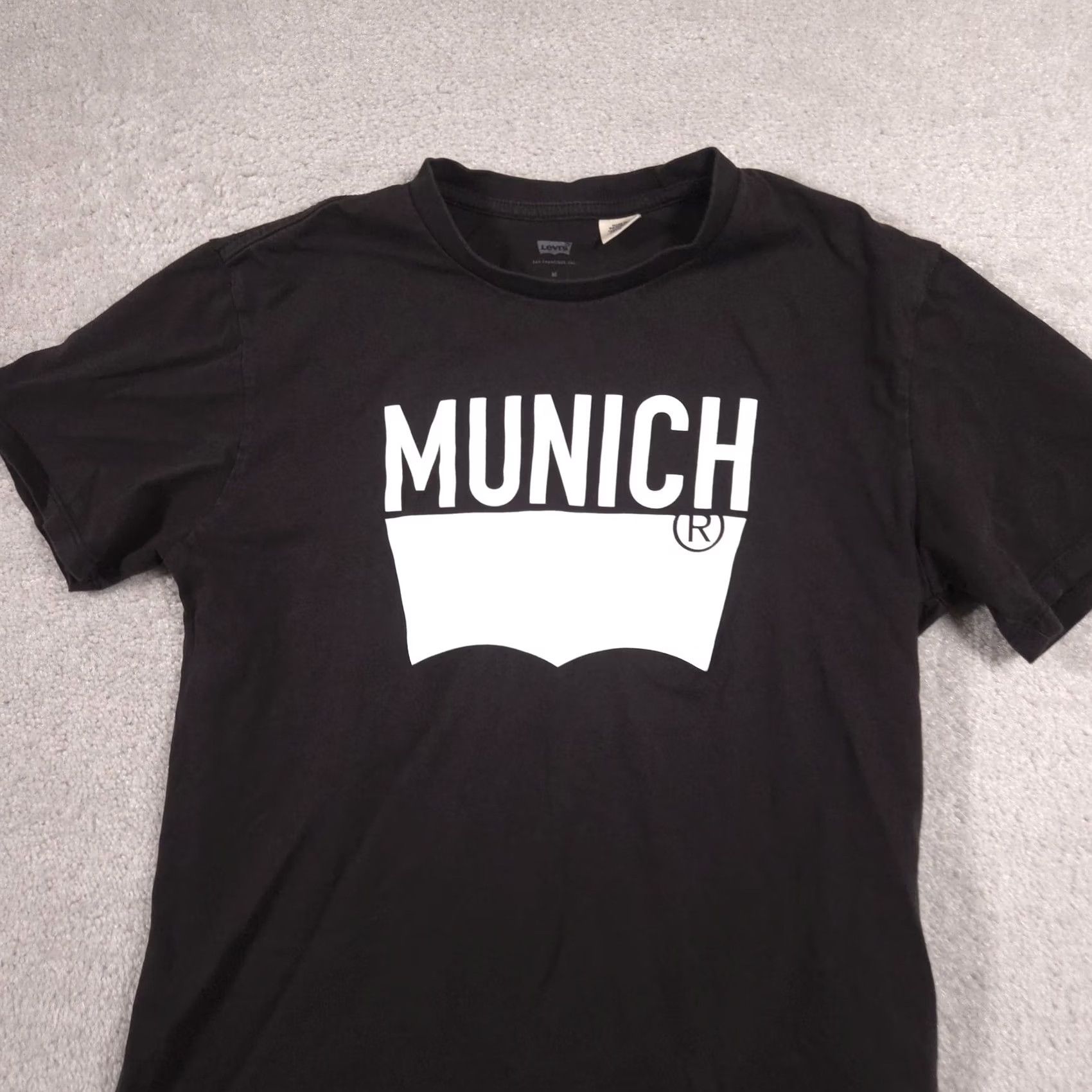 Levi's Levi's Shirt Mens Medium Black Munich City Logo Graphic Tee San Francisco Shirt Mens Medium Black Munich City Logo Graphic Tee San Francisco Size US M / EU 48-50 / 2 - 3 Thumbnail