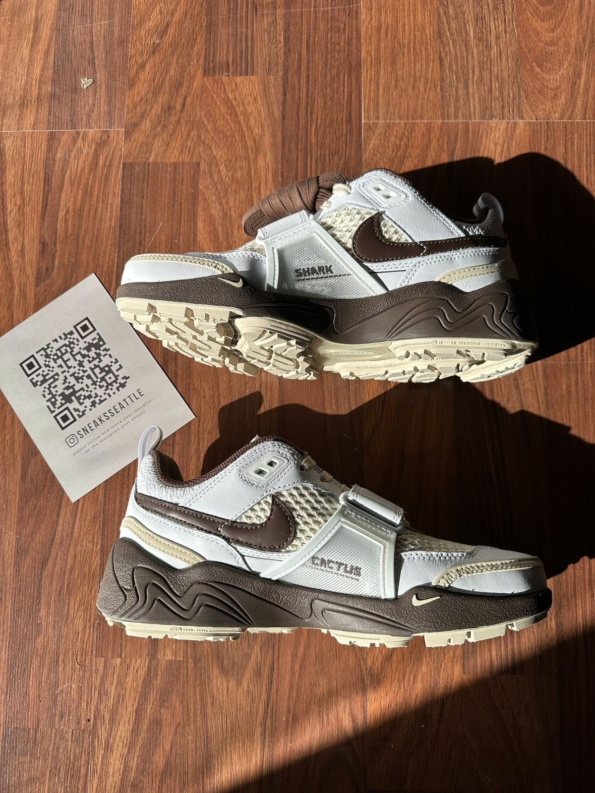 Nike × Travis Scott Nike Zoom Field Jaxx Travis Scott Light Chocolate Size 6.5M Size US 6.5 / EU 39-40 - 2 Thumbnail
