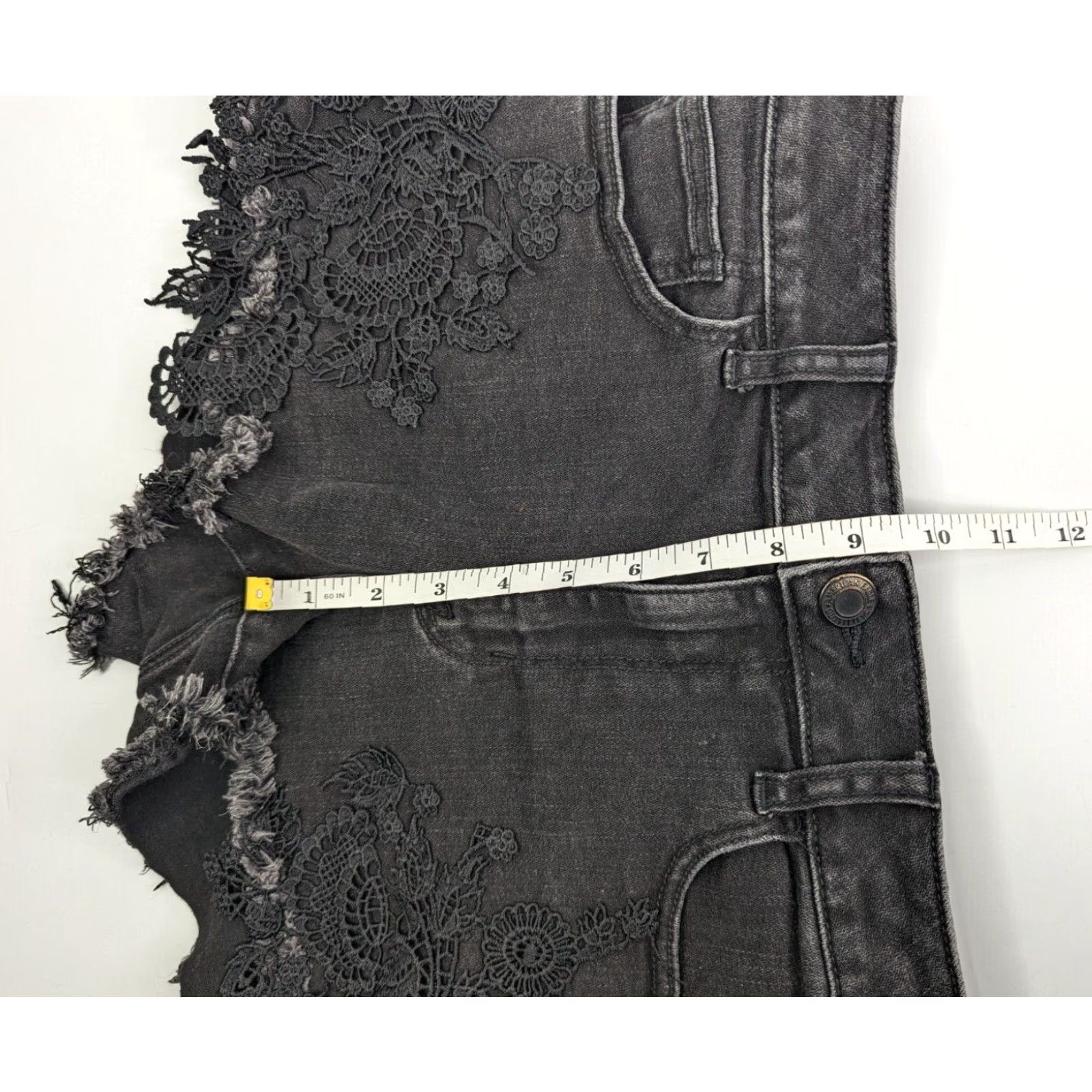American Eagle Outfitters American Eagle Outfitters Shortie Denim Black 10 Womens High Rise Stretch 5-Pocket Button Zipper Fringe Embroidered Lace Detail Casual Short Size 32" / US 10 / IT 46 - 3 Thumbnail
