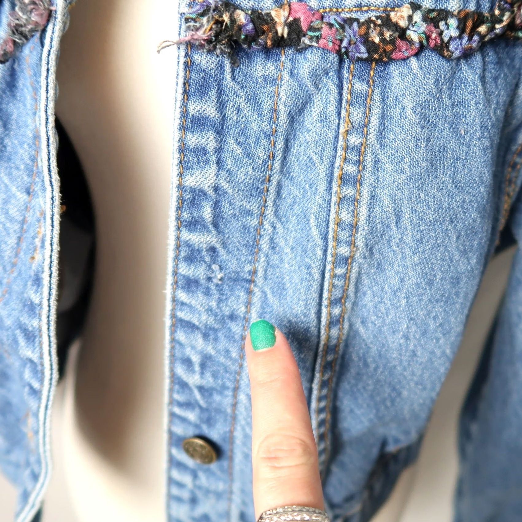Denime VINTAGE 80s Denim Jacket Blue Floral Trim Cotton Size 6 Jacket Womens Ladies 1980s Casual Arts & Crafts Size 28" / US 6 / IT 42 - 2 Thumbnail