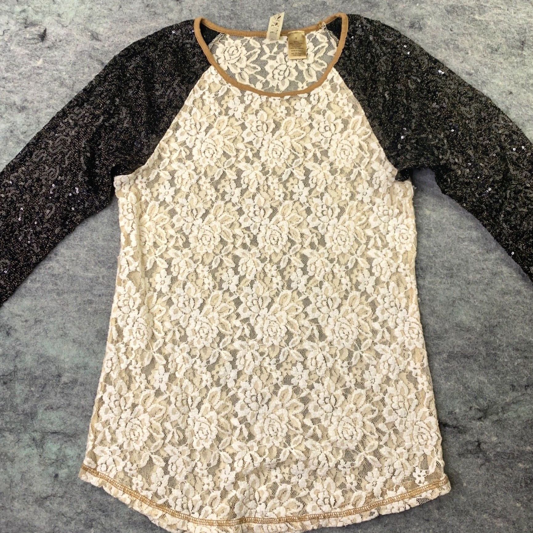 BKE BKE Womens Blouse Shirt 3/4 Sleeve Beige Sheer Gauze Sequin Front V-Shape Neck Adult Small Size S / US 4 / IT 40 - 2 Thumbnail