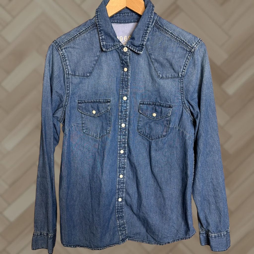 Gap VINTAGE GAP Top Womens Medium Blue Denim Pearl Snap Western Shirt Size M / US 6-8 / IT 42-44 - 1 Thumbnail