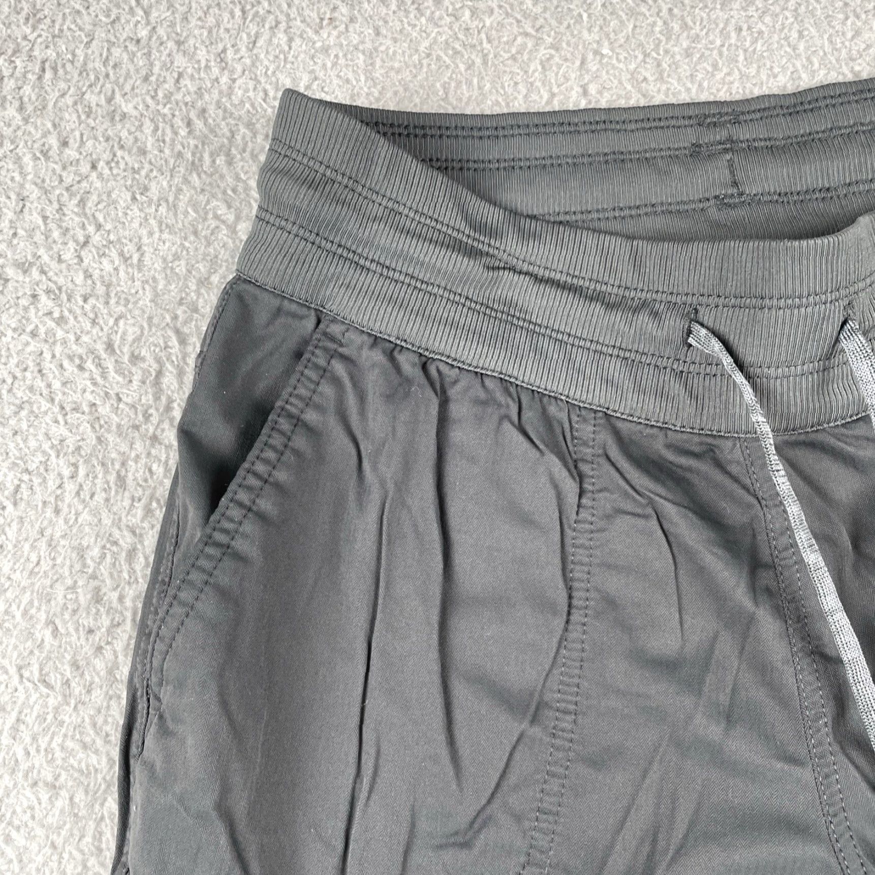 The North Face VINTAGE The North Face Women’s Small Athletic Outdoor Capris 4 Pocket Drawstring Gray Size ONE SIZE - 4 Thumbnail