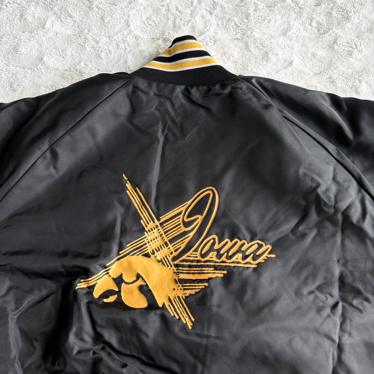 Other Vintage Iowa Satin Jacket Mens XL Black Hawkeyes Varsity Vtg Size US XL / EU 56 / 4 - 3 Thumbnail