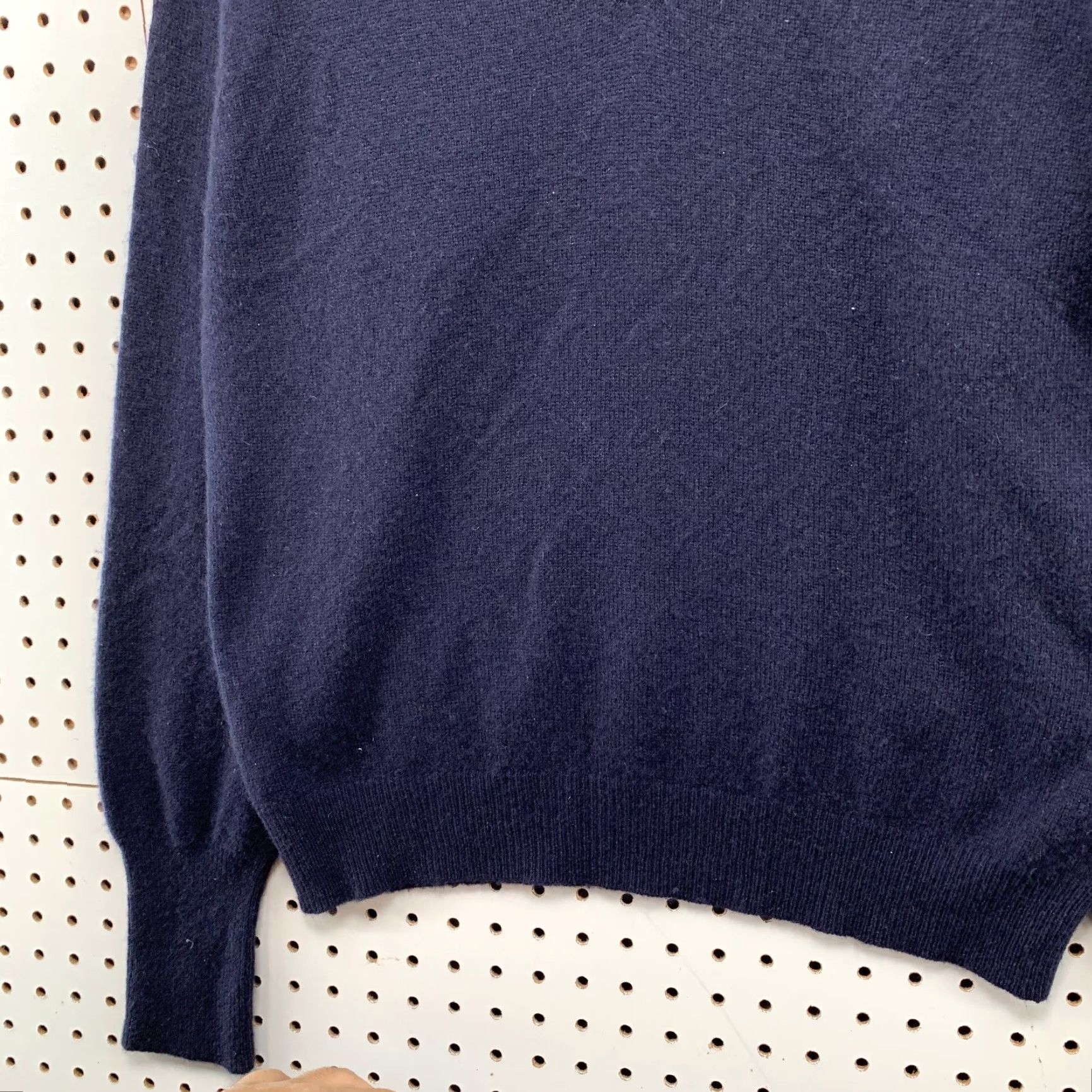 Vintage VINTAGE Northbriar Sweater Mens Large 100% Cashmere Navy Blue V-Neck Pullover Knit Winter Casual Mens Size US L / EU 52-54 / 3 - 4 Thumbnail