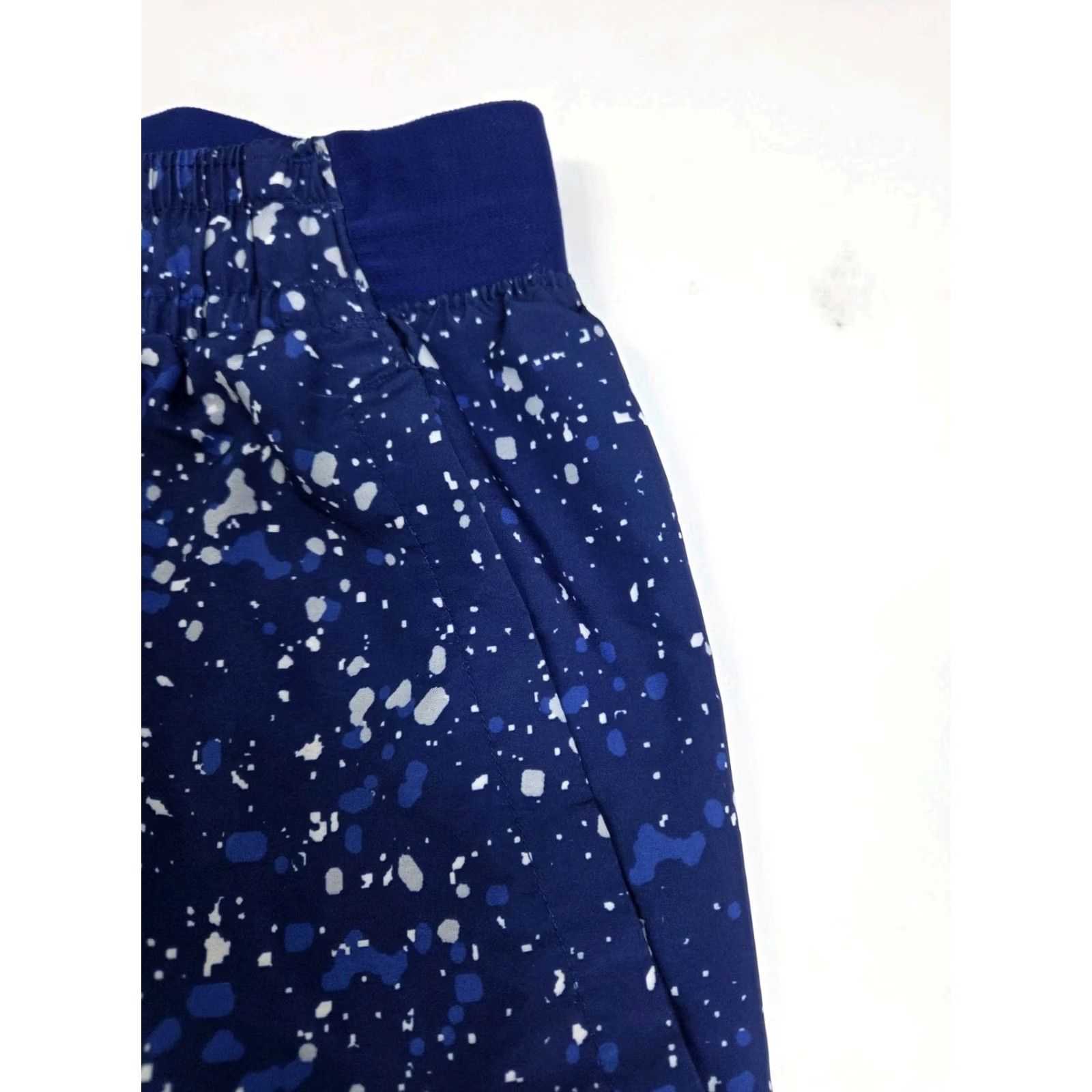 Under Armour Under Armour Mens Loose Running Shorts Pockets Drawstring Size Large Blue/White (8193) Size US 33 - 6 Thumbnail
