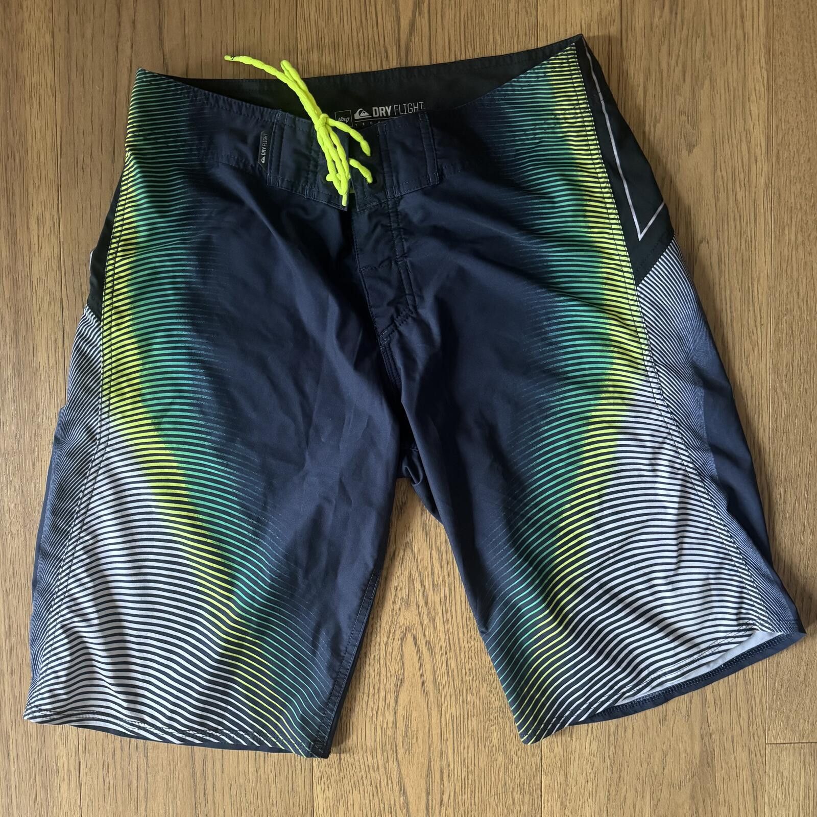 Quiksilver Quiksilver Size 29 Dry Flight Technology Men's Board Shorts Size US 32 / EU 48 - 1 Thumbnail