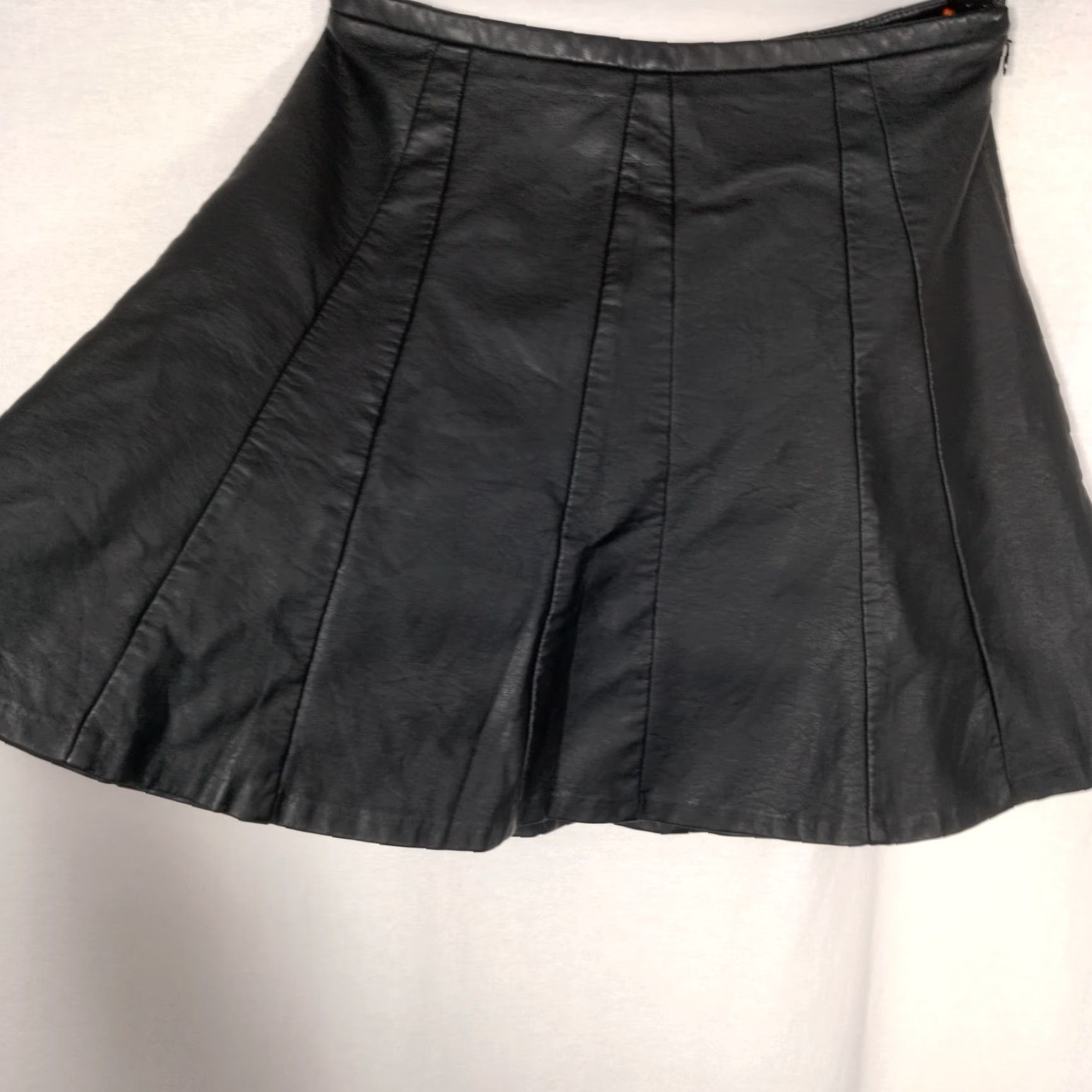 Express Express Skirt XS Black Mini Viscose PU Pleather Faux Leather Skater Biker Sexy Party Casual Womens Size 26" / US 2 / IT 38 - 5 Thumbnail
