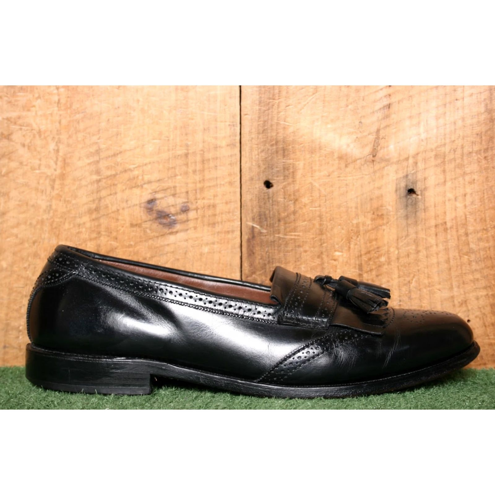 Allen Edmonds ALLEN EDMONDS Bridgeton Black Leather Brogue Kiltie Tassel Loafers Sz. 11B Mens Shoes Dress Slip On US 11 Black Brogue Leather Shoes Mens Size US 11 / EU 44 - 2 Thumbnail