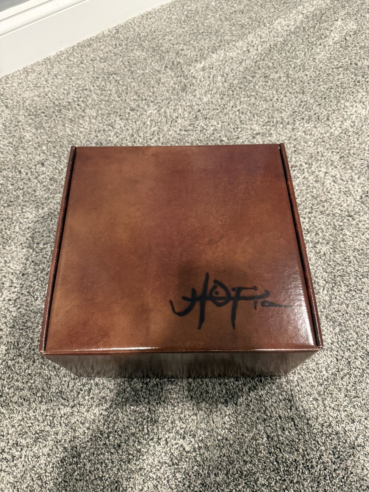 Travis Scott Travis Scott Brown Utopia A2 box set size L Size US L / EU 52-54 / 3 - 4 Thumbnail