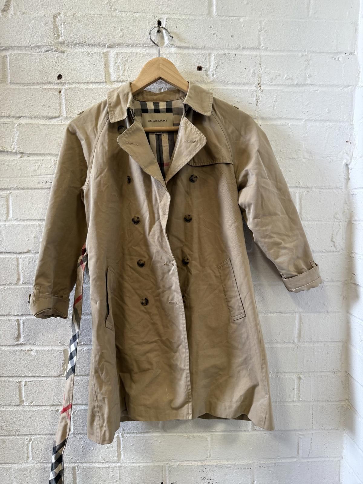 Burberry Burberry Girls Beige Trench Coat 10Y Size US XXS / EU 40 - 2 Thumbnail