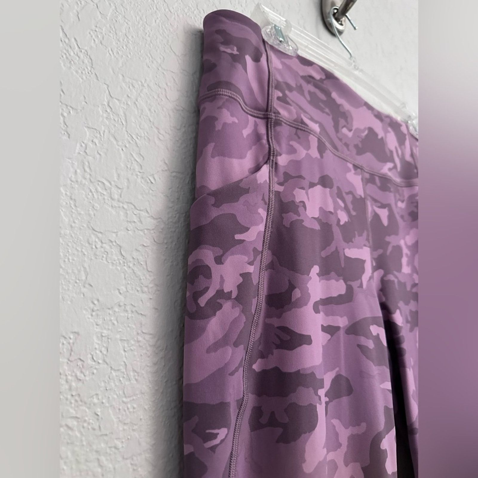 Lululemon Lululemon Time to Sweat Crop Tights Mauve Camo Women Size 10 Size 32" / US 10 / IT 46 - 2 Thumbnail