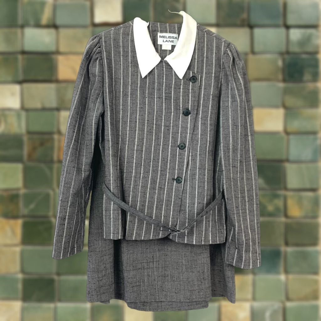 Melissa VINTAGE Melissa Lane Gray White Pinstripe Blazer Skirt Suit 12 Women Knit Polyester Blend Belted Four-Button Set Includes Jacket Skirt Accessories Size 34" / US 12 / IT 48 - 1 Thumbnail