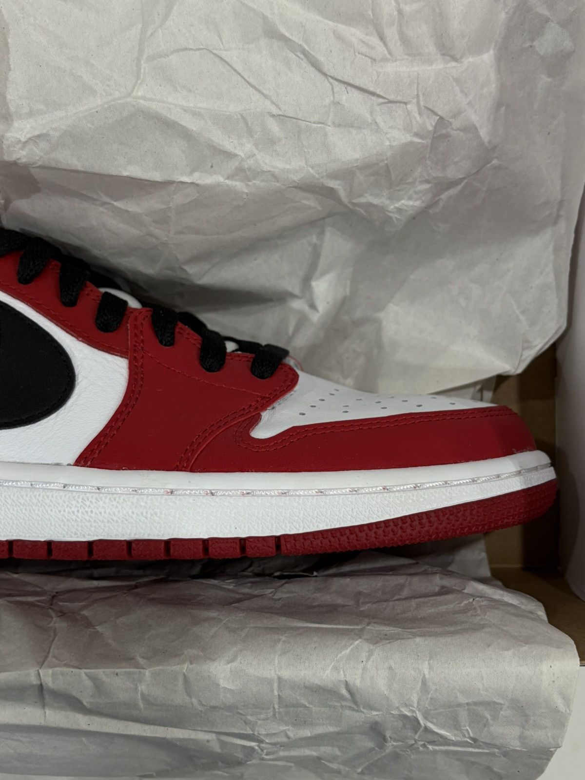 Jordan Brand Jordan 1 Chicago OG Low 2016 Size US 10.5 / EU 43-44 - 15 Thumbnail