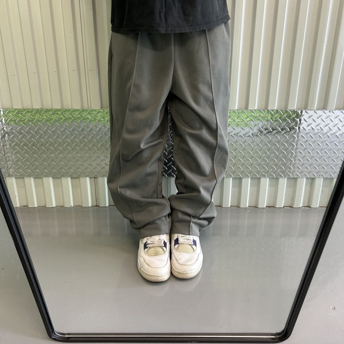 Japanese Brand baggy wide grey barrel sweatpants essential grunge Size US 34 / EU 50 - 1 Thumbnail