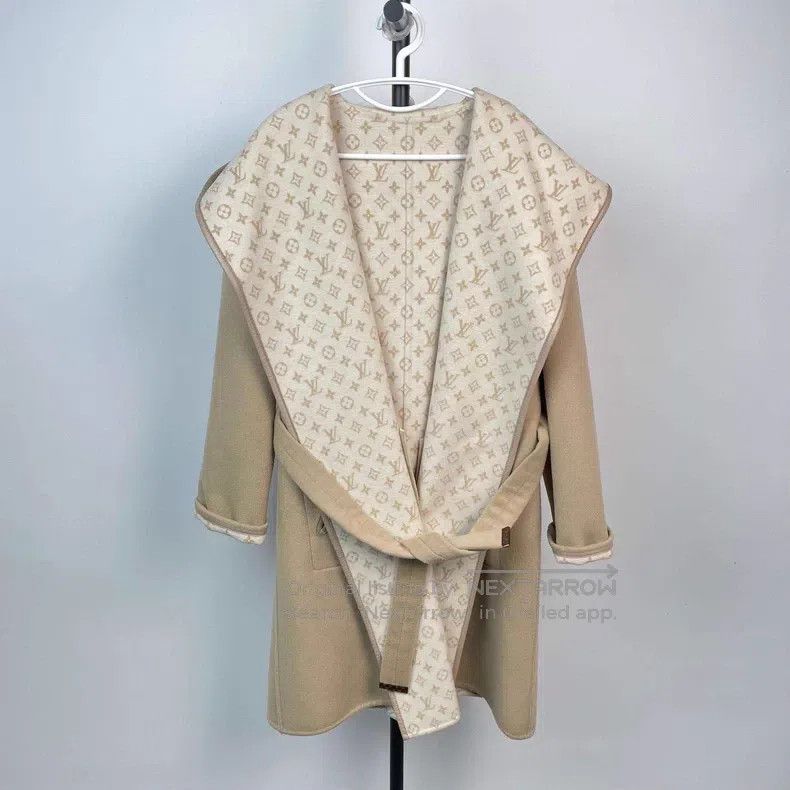 Louis Vuitton Louis Vuitton Light brown presbyopic hooded bathrobe coat Size XS / US 0-2 / IT 36-38 - 1 Thumbnail