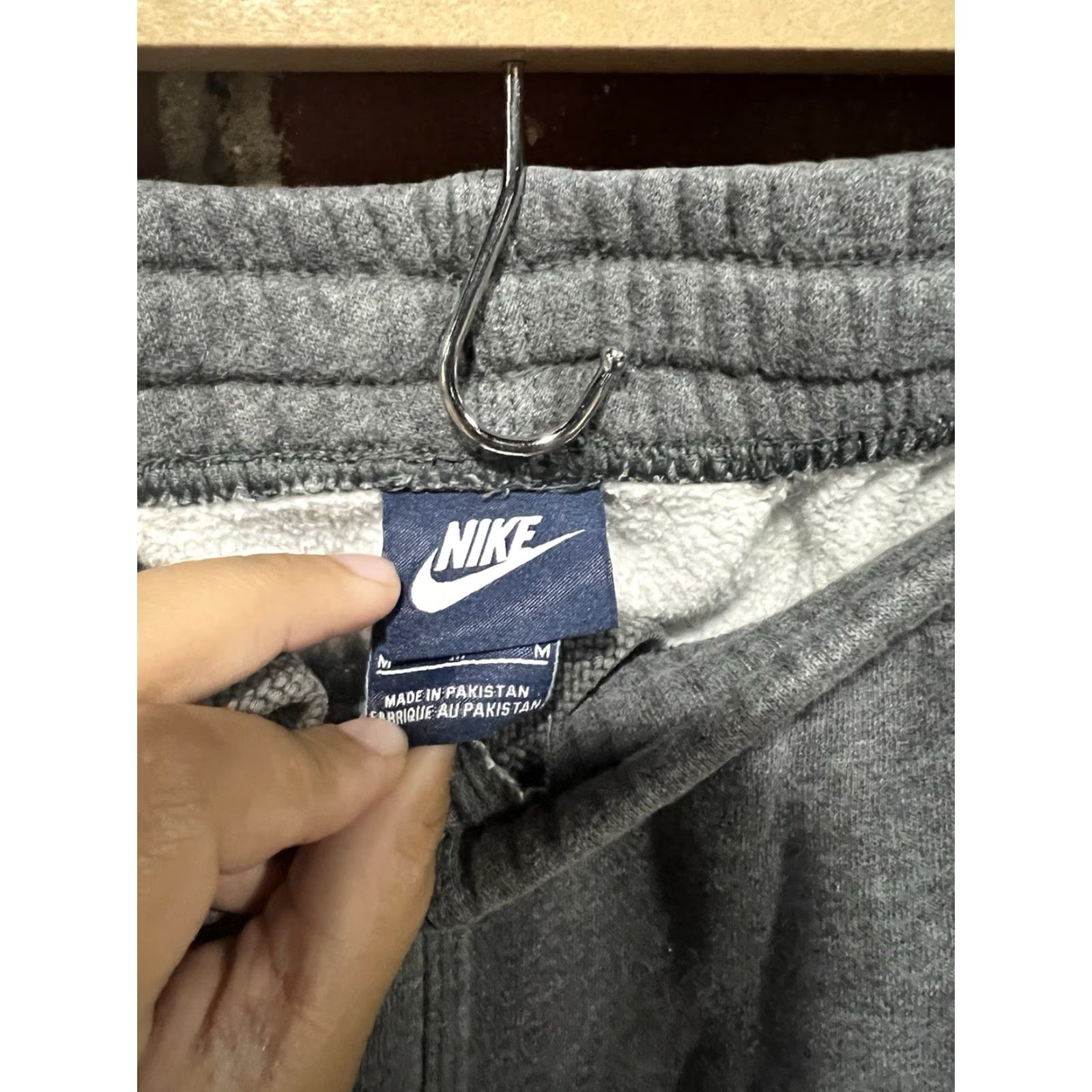 Nike Nike Pants Mens XL Grey Sweatpants Logo Straight Leg Elastic Waist Drawstring Pockets Casual Regular Size US 34 / EU 50 - 2 Thumbnail