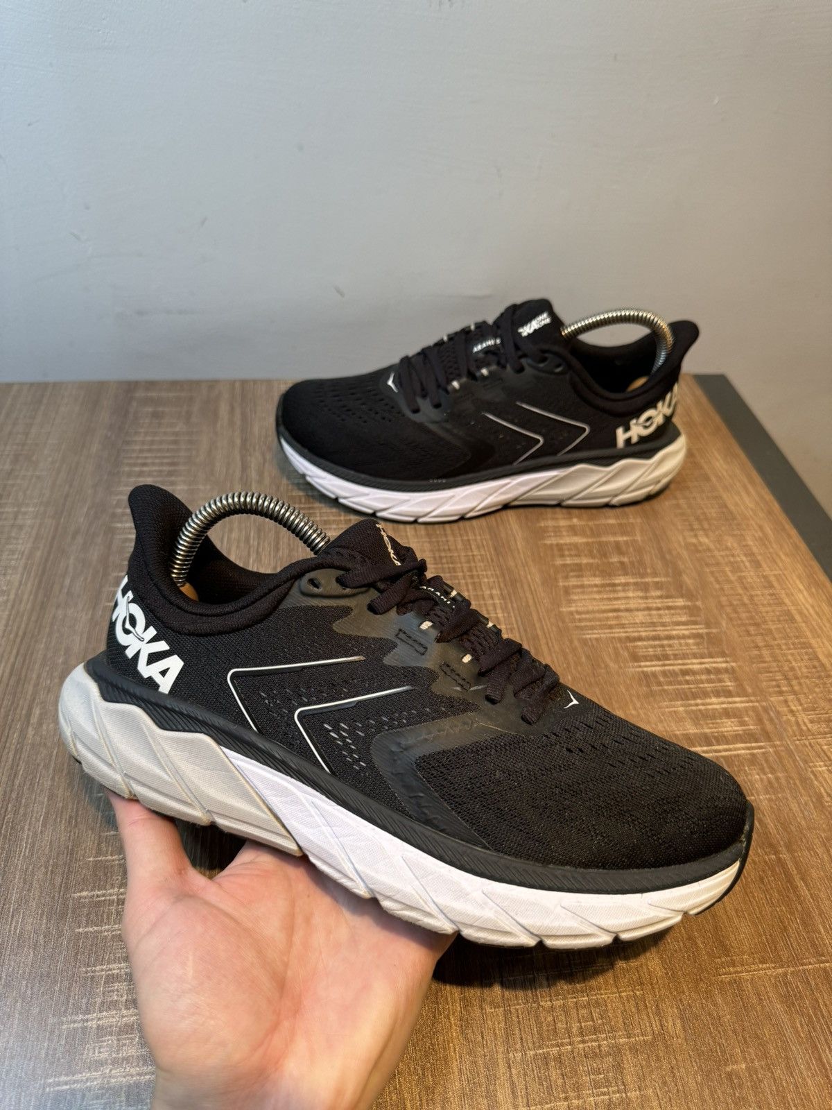 Hoka Hoka Womens Arahi 5 Running Shoes - Wide Black Size 7.5 Size US 7.5 / IT 37.5 - 1 Thumbnail