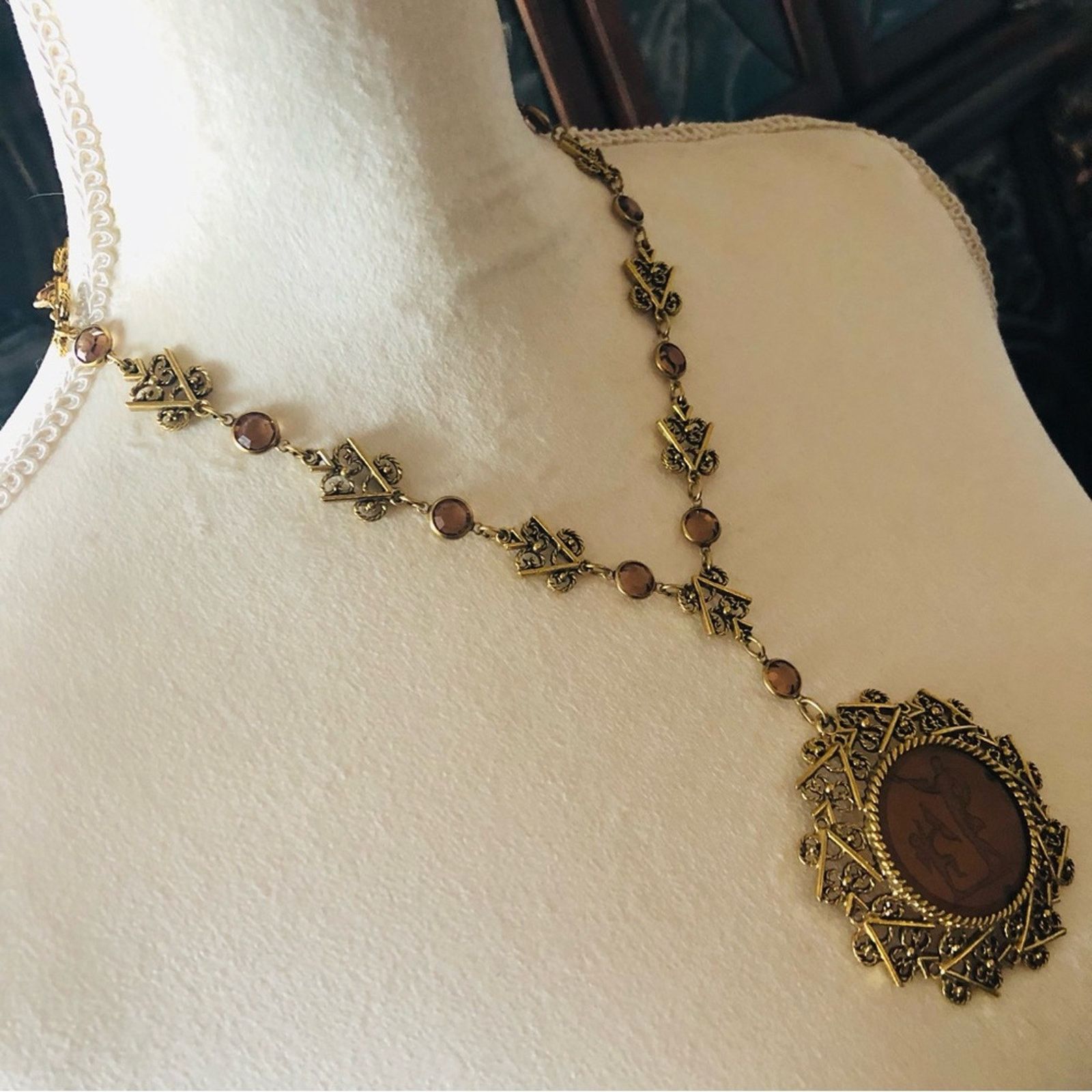 Vintage Vintage Goldette large glass intaglio Cupid cameo necklace Size ONE SIZE - 4 Thumbnail