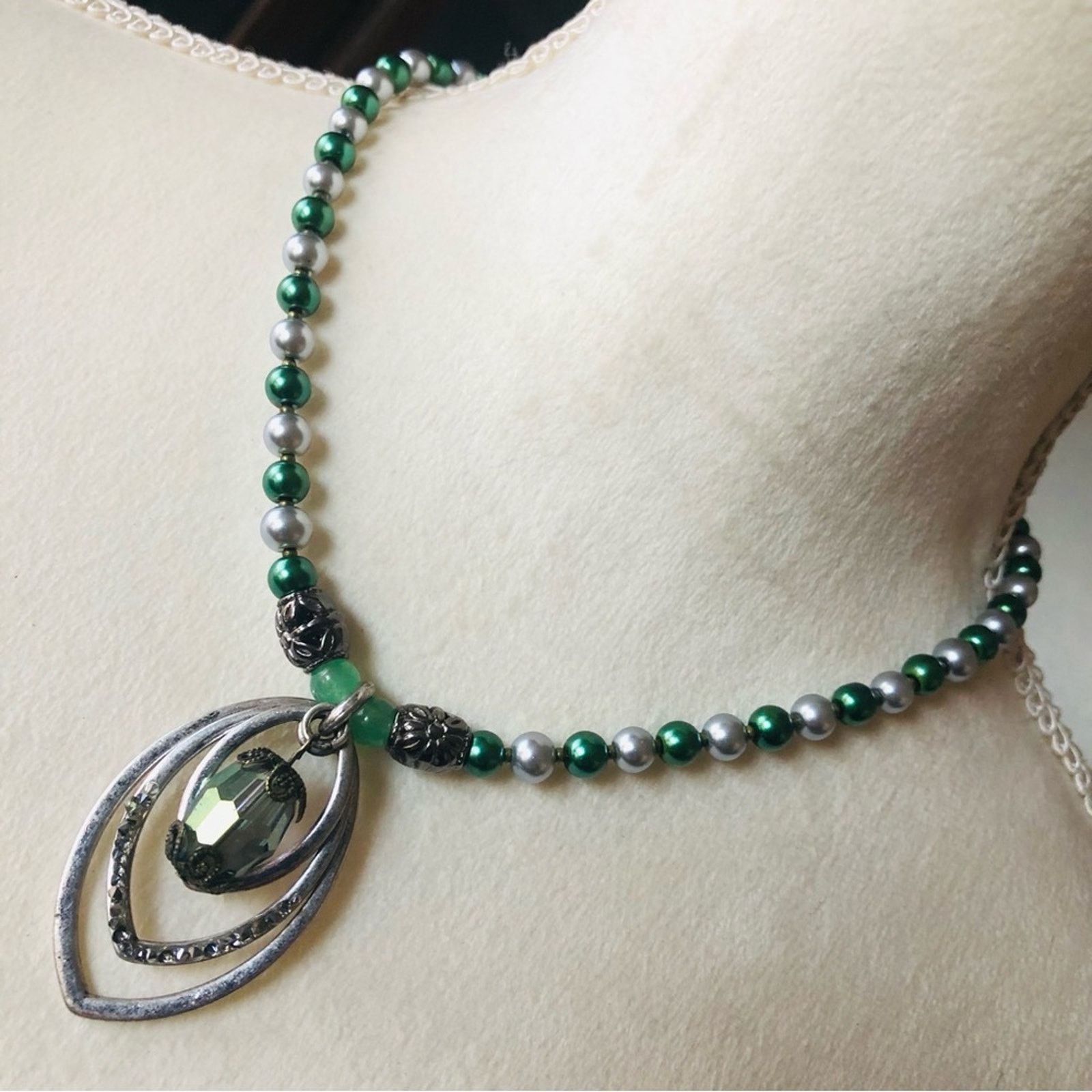 Handmade Handcrafted repurpose emerald & silver Pearl necklace Size ONE SIZE - 1 Thumbnail