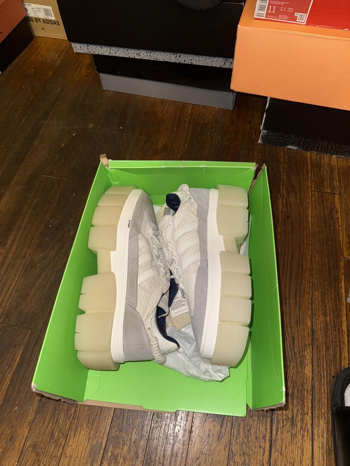 Adidas Beyoncé shoes sz 11/11.5 Size US 11 / EU 44 - 4 Thumbnail