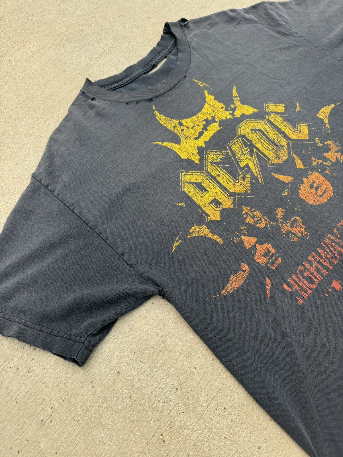 AAA × AC/DC × Band Tees 00s ACDC Highway to Hell distressed fader y2k band tee Size US L / EU 52-54 / 3 - 4 Thumbnail
