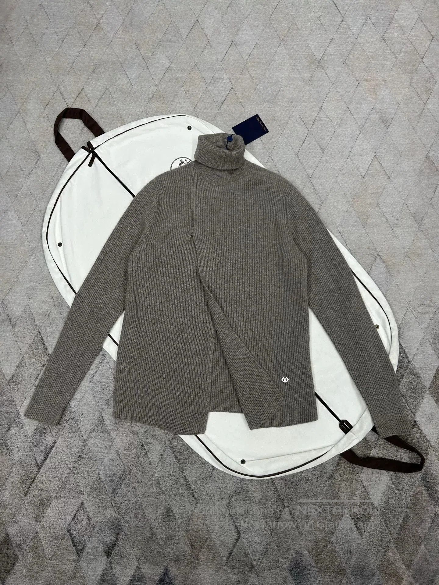Louis Vuitton LV Cashmere Turtleneck Sweater. Size US L / EU 52-54 / 3 - 2 Thumbnail