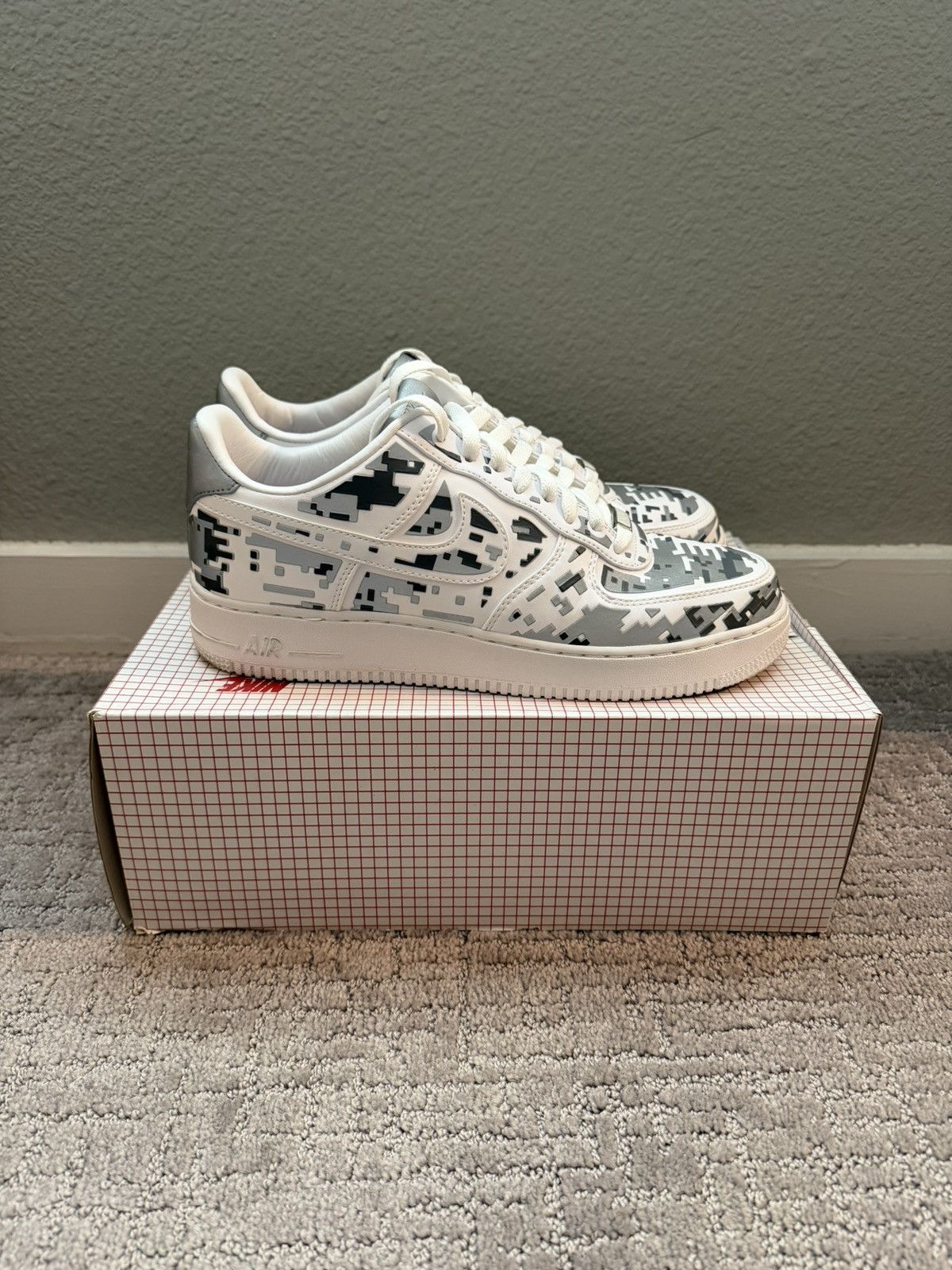 Nike 2008 Nike AF1 Low Digi Camo Size US 9.5 / EU 42-43 - 2 Thumbnail