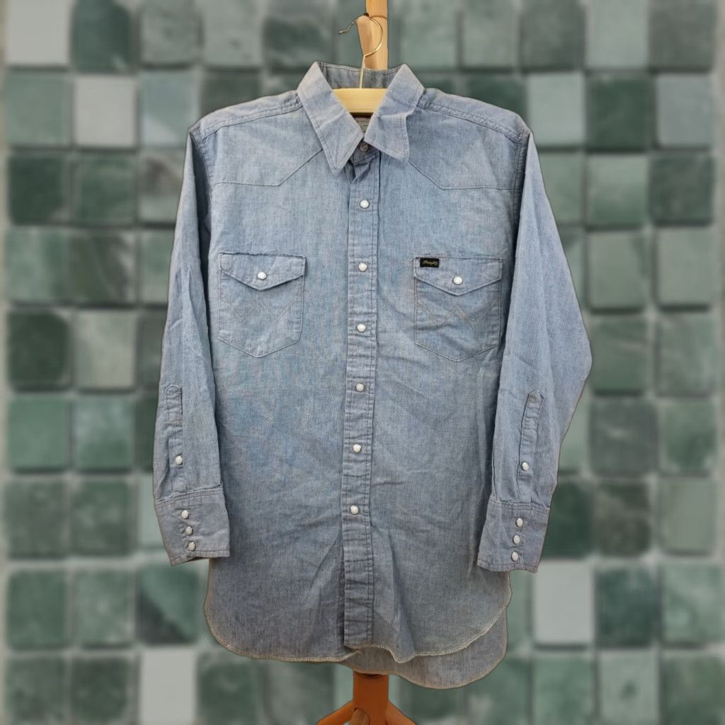 Wrangler VINTAGE Wrangler Western Shirt Denim Chambray 70's Size 17X33 Mens Long Sleeve Blue Cotton/Synthetic Shirt Size US L / EU 52-54 / 3 - 1 Thumbnail