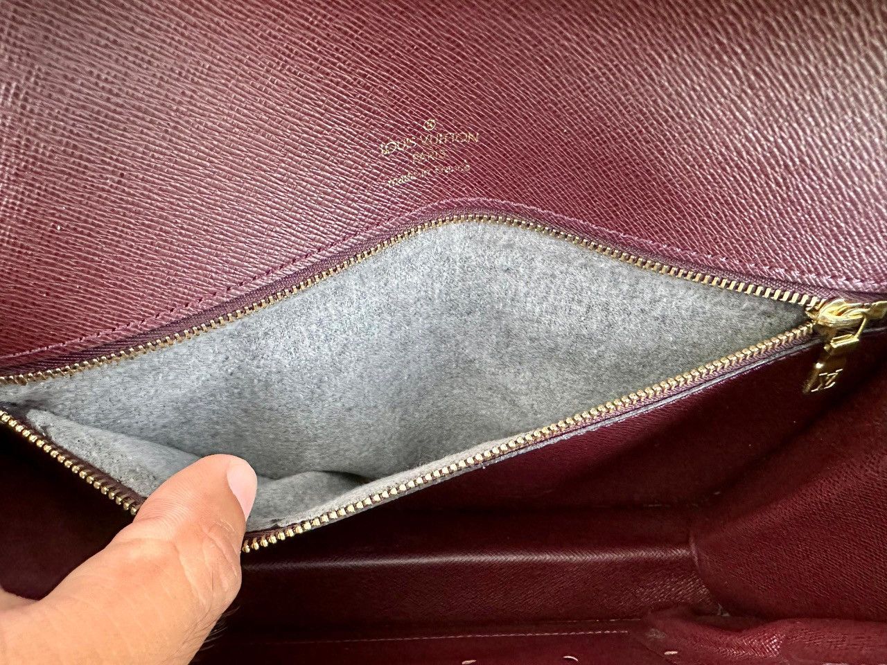 Louis Vuitton Authentic Louis Vuitton Taiga Leather Kourad Clutch Bag Size ONE SIZE - 3 Thumbnail