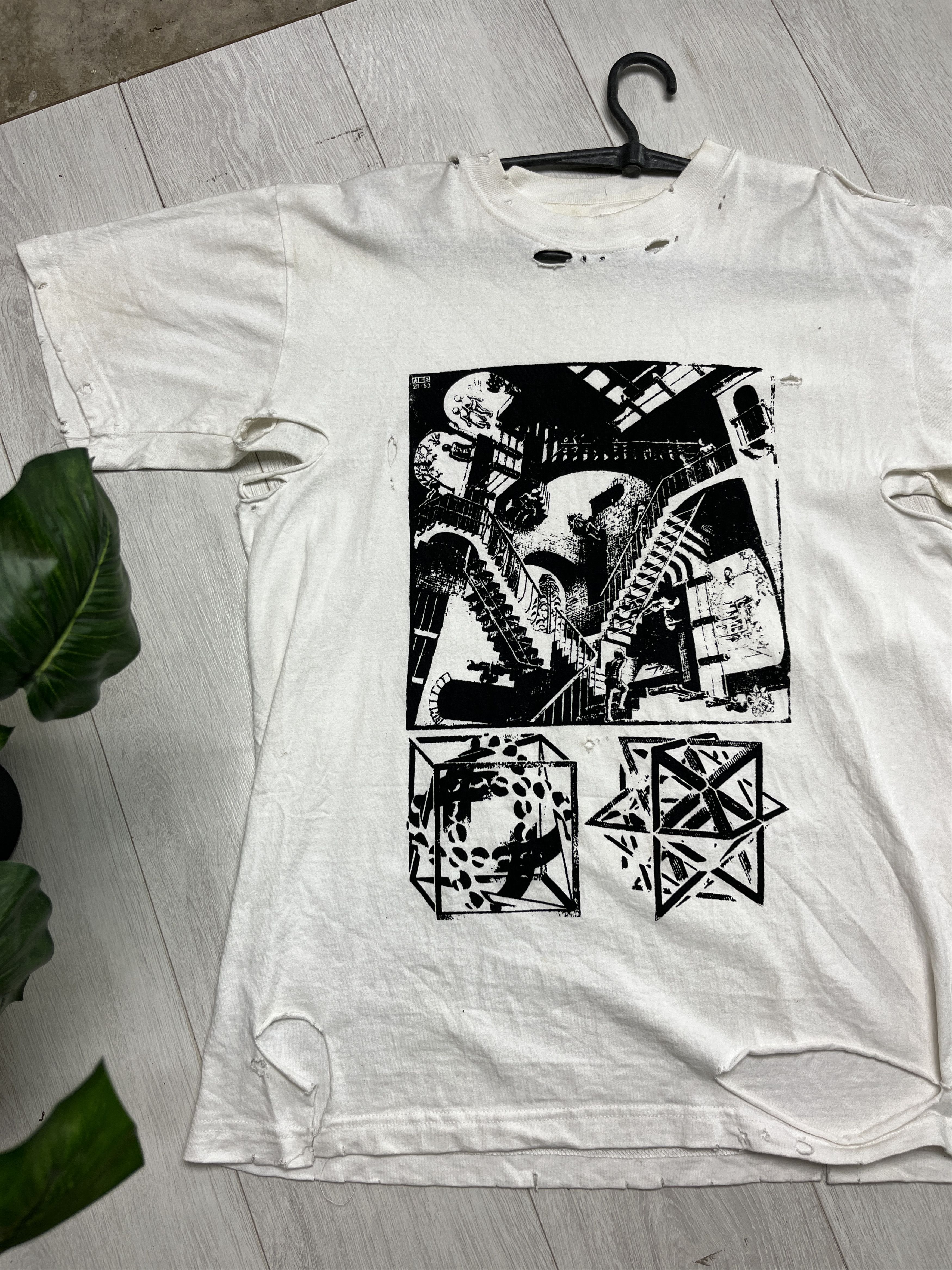 Vintage 1990s MC ESCHER "RELATIVITY & STARS" ART TEE - 838 Size US L / EU 52-54 / 3 - 2 Thumbnail
