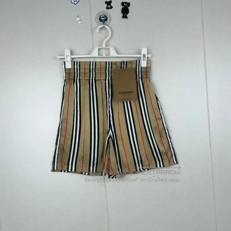 Burberry Burberry Women's Yellow Silk Shorts. Size 28" / US 6 / IT 42 - 1 Thumbnail