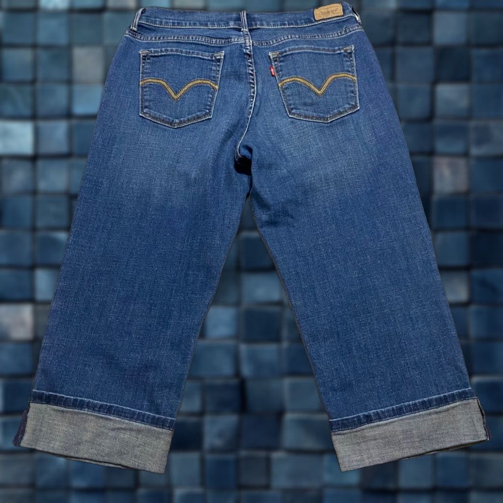 Levi's Levi's 515 Jeans Womens sz 6 Capri Medium Wash Mid Rise Blue Denim 5-Pocket Design Regular Slimming Pockets Shirt? Size 28" / US 6 / IT 42 - 1 Thumbnail