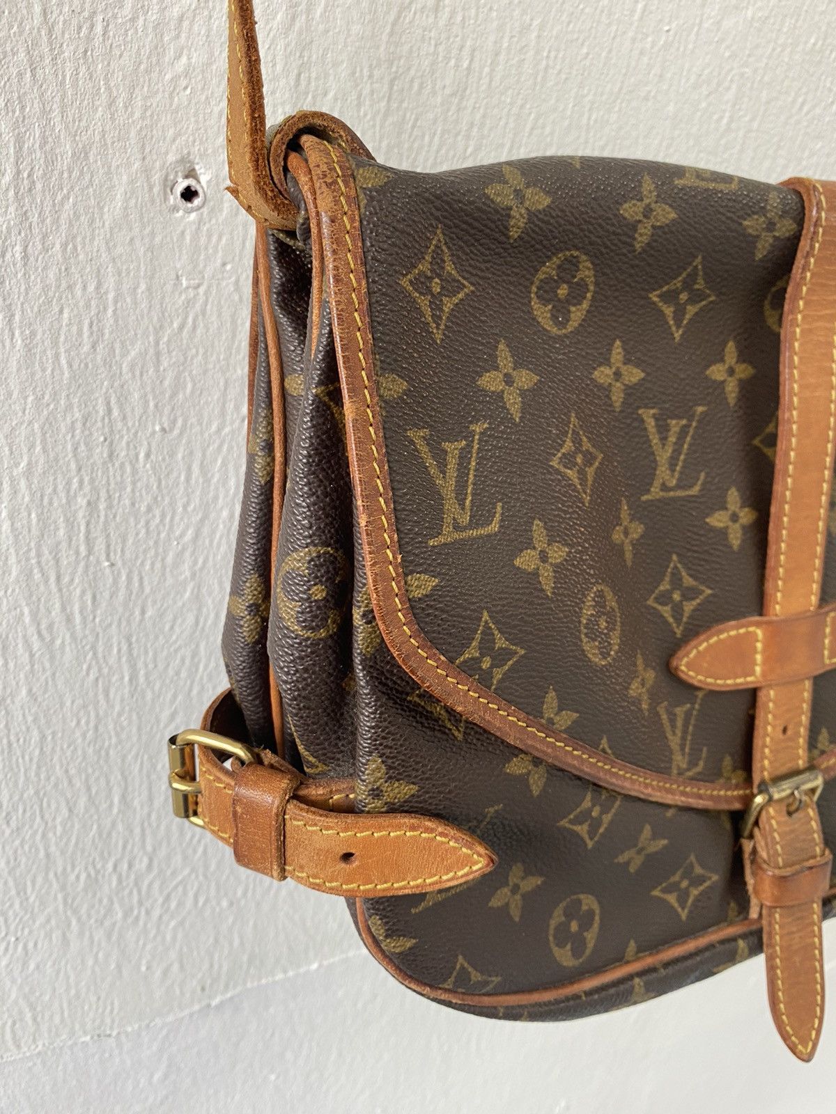 Louis Vuitton Authentic Vintage Louis Vuitton Monogram Saumur 30 Crossbody Size ONE SIZE - 21 Thumbnail