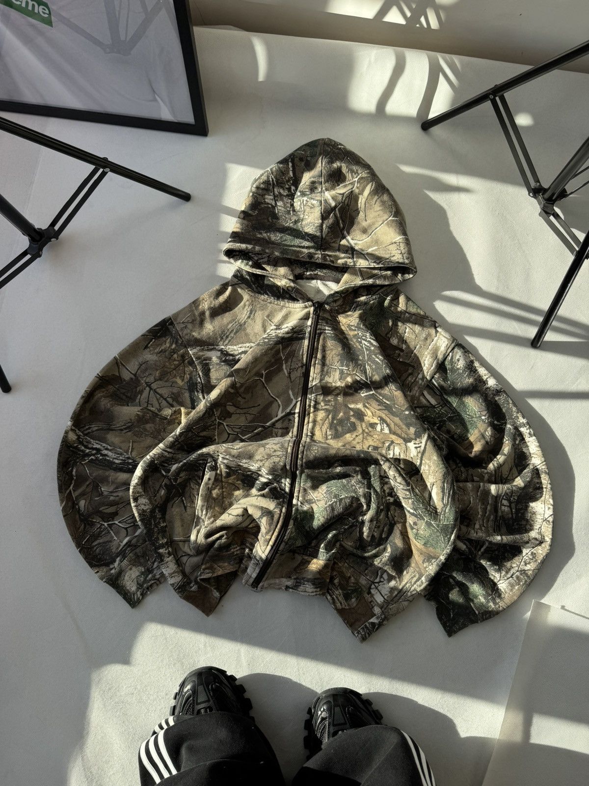 Realtree Vintage Realtree Boxy Fit Camo Zip Up Hoodie Hype Gothic Size US XL / EU 56 / 4 - 1 Thumbnail