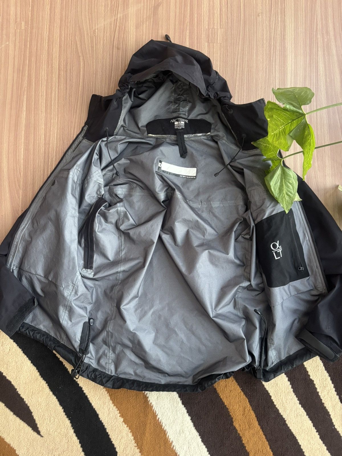Arc'teryx Arc’teryx LEAF alpha LT shell jacket Size US S / EU 44-46 / 1 - 3 Thumbnail