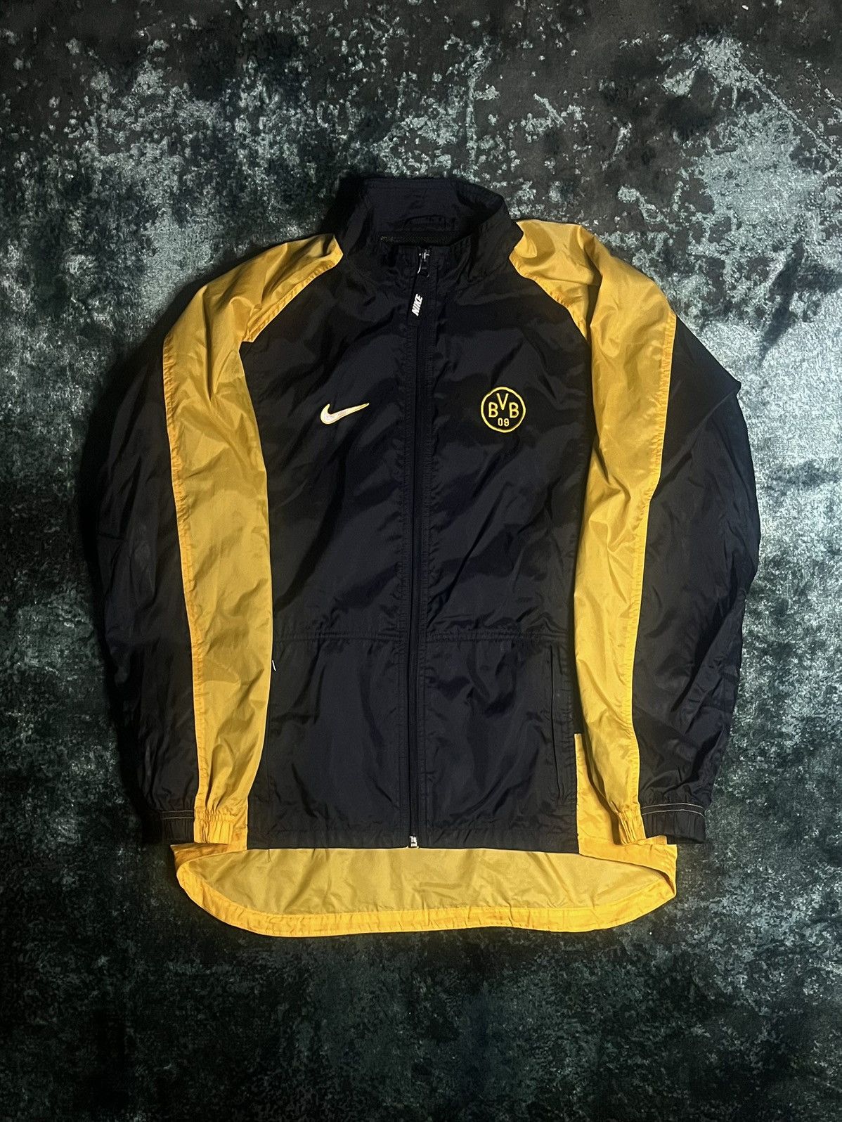 Nike 1997 Borussia Dortmund Windbreaker Jacket Vintage, Fits S Size US S / EU 44-46 / 1 - 1 Thumbnail