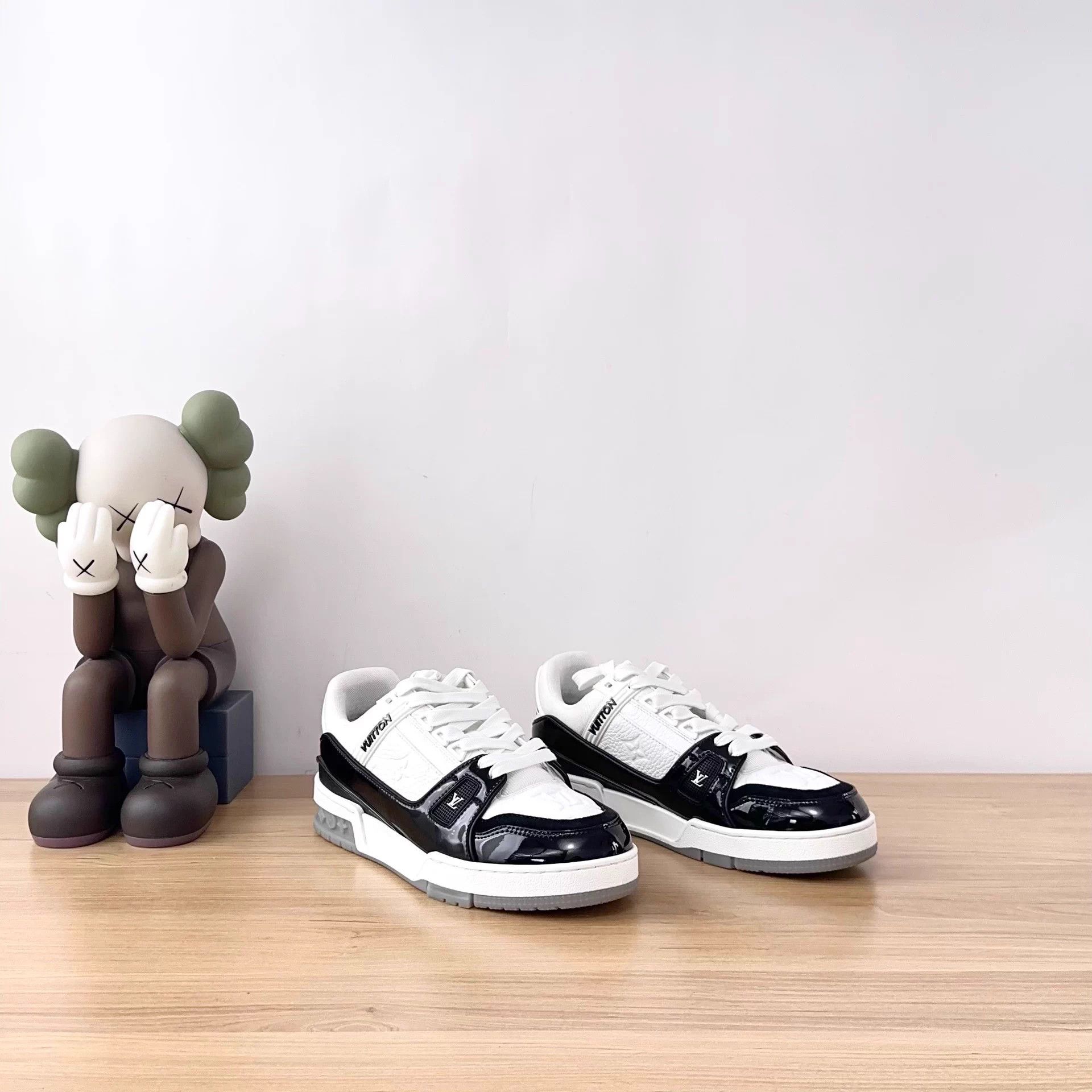 Louis Vuitton LV sneakers EUR 38.5 Size US 7.5 / IT 37.5 - 4 Thumbnail