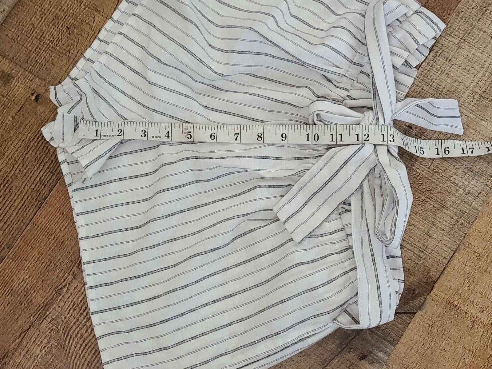 Other Love Tree Shorts Medium White With Gray Stripes high waist Size 32" / US 10 / IT 46 - 4 Thumbnail